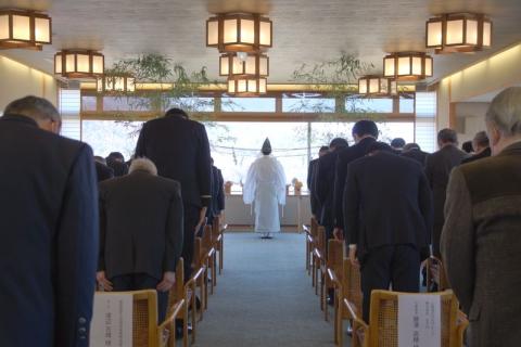 ホテル会場からゲレンデに向かって安全祈願祭が