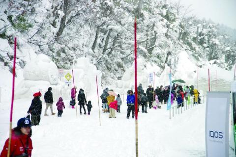 立ち並ぶ雪像ににぎわう雪まつり(2020年2月)