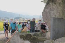 水の学習で訪れた小学生も参列して被災40年目の畜魂祭が
