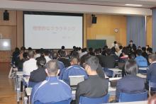 仲間の協力で得たデータなどを元に課題研究発表が