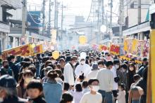 3年ぶりの歩行者天国を埋め尽くす人出が