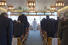 ホテル会場からゲレンデに向かって安全祈願祭が