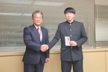 江沢市長を訪ねて、大会への決意を語った上村さん