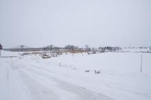 1月16日現在、運び込まれる雪も少ないままの河川敷排雪場
